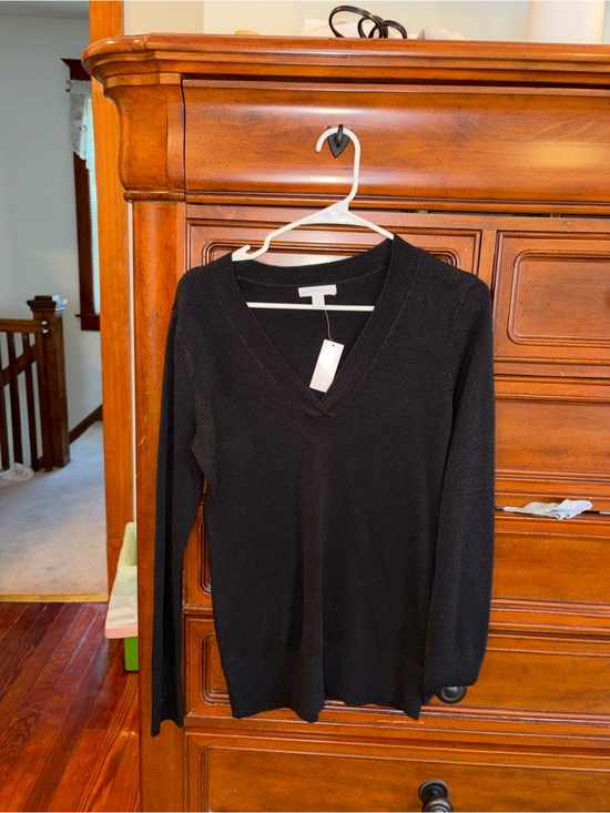 New York & Company Sweaters - New York & Company Black V-Neck Sweater Size Small NWT 100% Acrylic